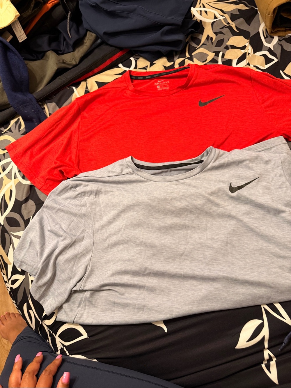 Nike Short-Sleeve Dri-FIT Crew Tee in Red and Light Gray
2 shirts